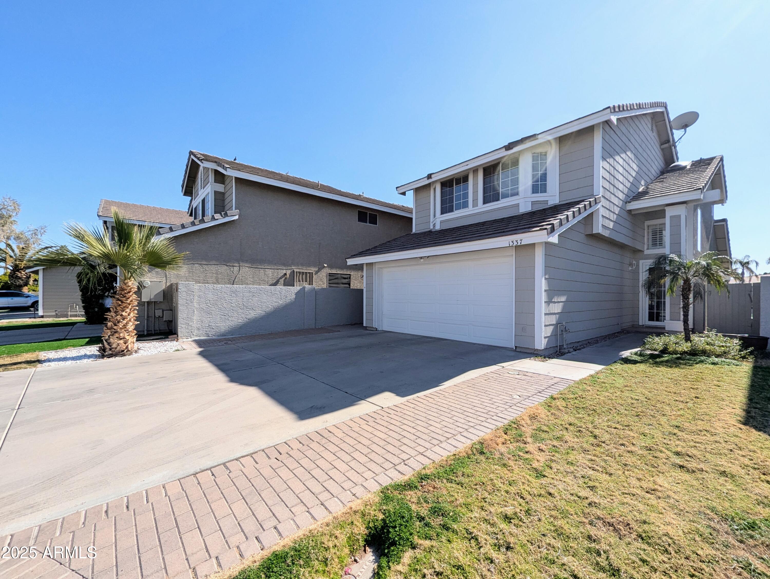 1337 West Windrift Way Gilbert, AZ 85233 - Photo 3 of 50 1337 W WINDRIFT WAY