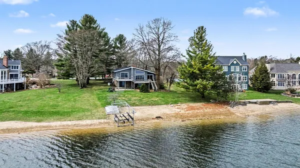 $885,000 | 7025 Eagle Hts Drive, Mattawan, MI 49071
