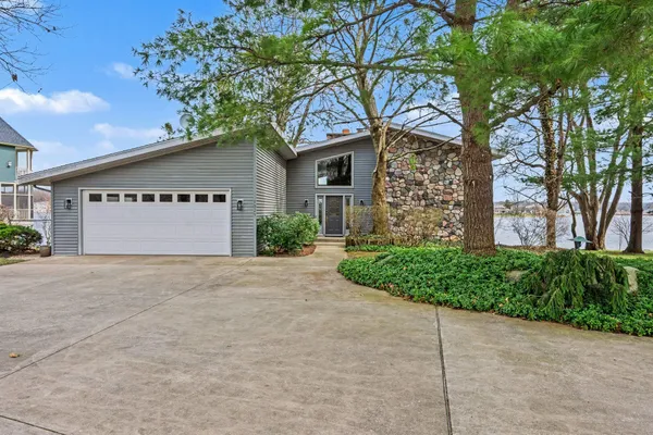 $885,000 | 7025 Eagle Hts Drive, Mattawan, MI 49071