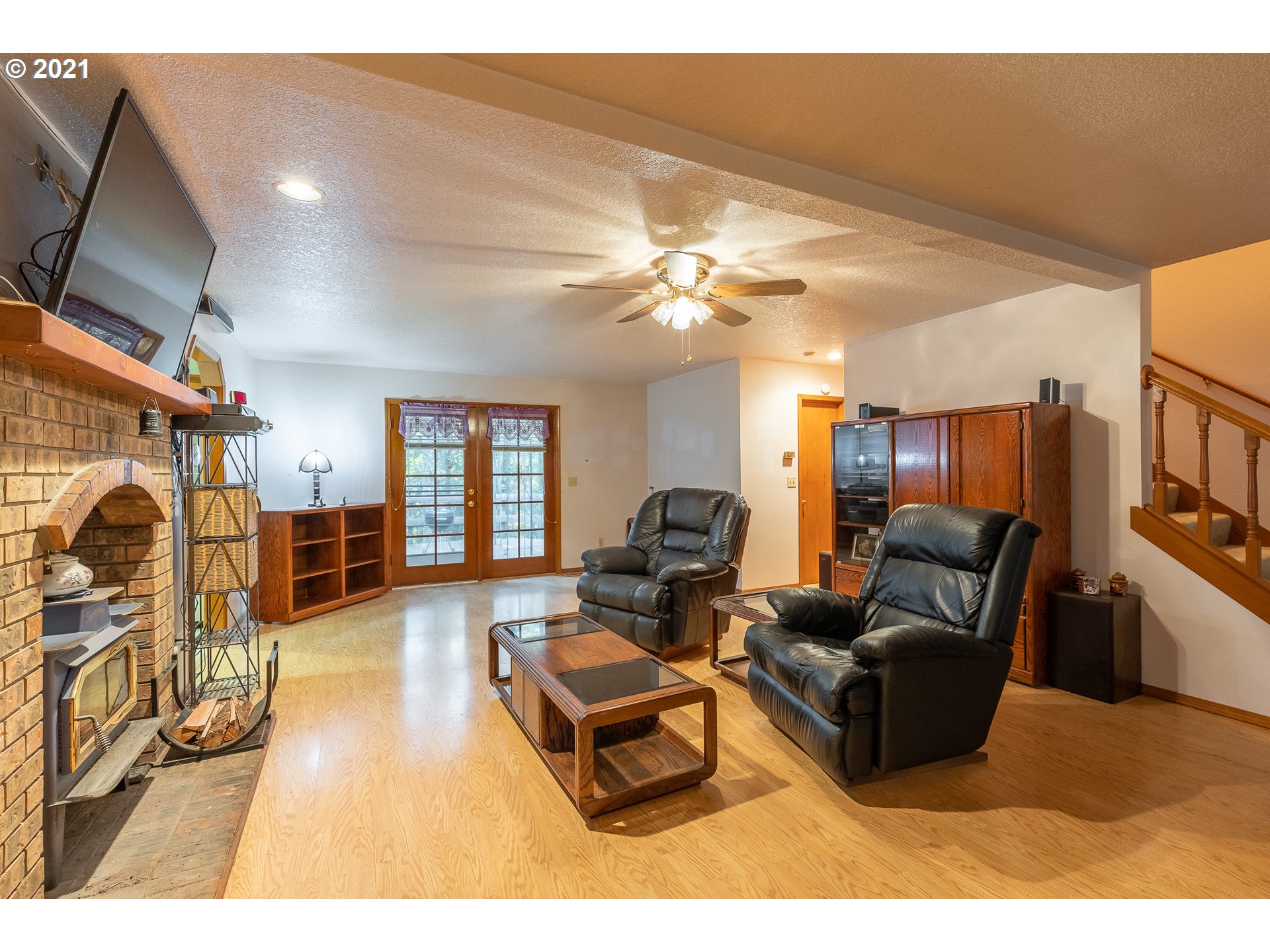 69280 East Barlow Trail Road Rhododendron, OR 97049 - Photo 10 of 25 a living room with furniture a fireplace and a flat screen tv