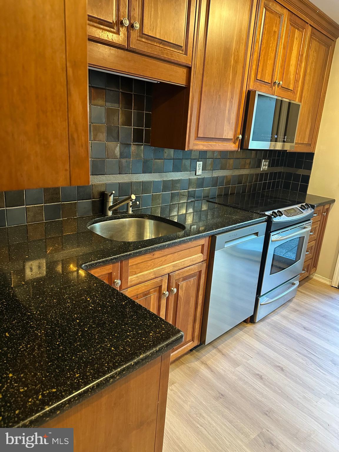 100 Llanalew Road, Unit 7 Haverford, PA 19041 - Photo 5 of 16 new microwave and dishwasher, tile backsplash