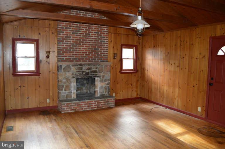 3112 Kaetzel Road Rohrersville, MD 21779 - Photo 17 of 30 Living Room