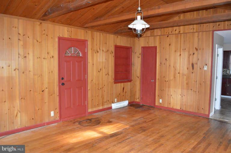 3112 Kaetzel Road Rohrersville, MD 21779 - Photo 18 of 30 Living Room