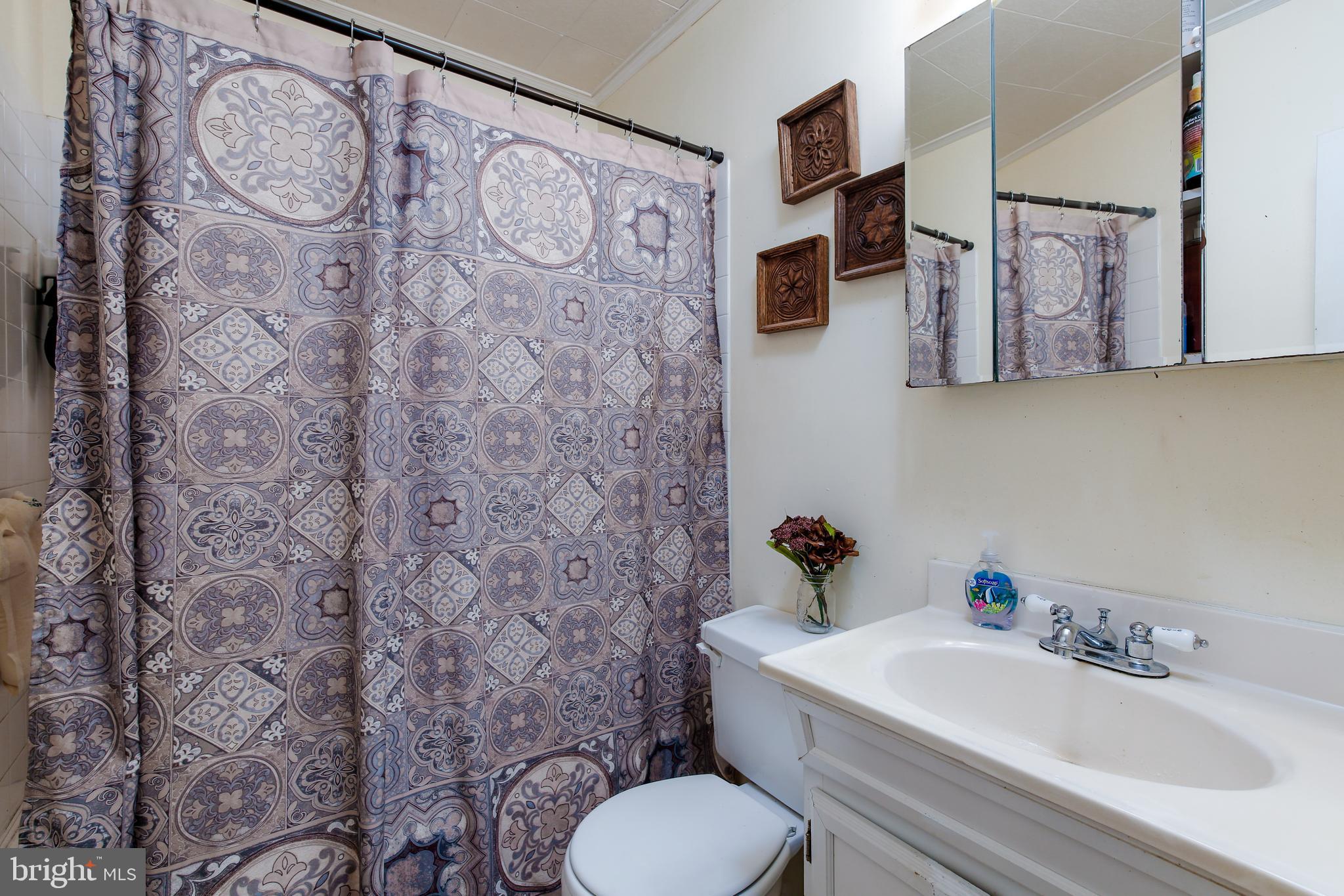 718 Templecliff Road Baltimore, MD 21208 - Photo 17 of 23 Bathroom/mainfloor