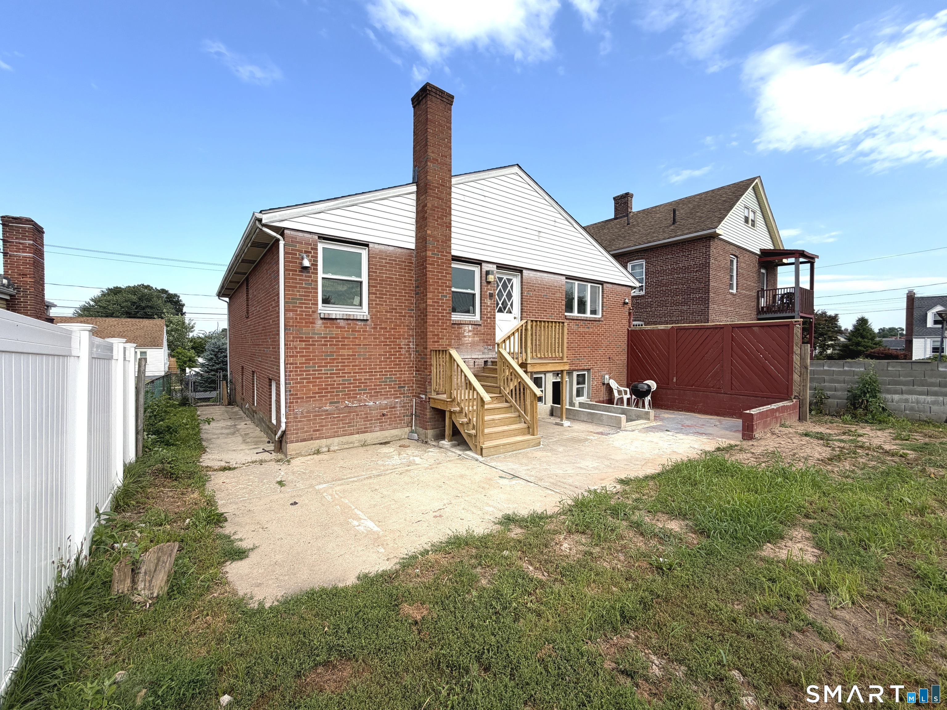167 George Street Hartford, CT 06114 - Photo 9 of 33