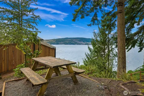 $990,000 | 2562 Lake Whatcom Boulevard, Bellingham, WA 98229