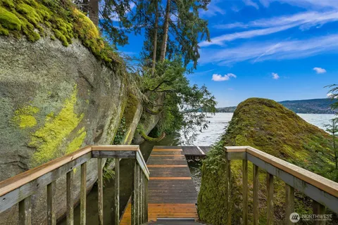 $990,000 | 2562 Lake Whatcom Boulevard, Bellingham, WA 98229
