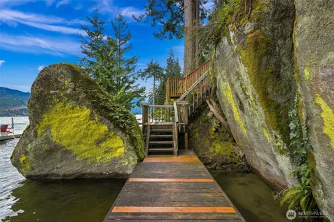 $990,000 | 2562 Lake Whatcom Boulevard, Bellingham, WA 98229