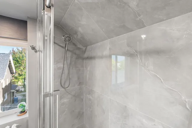 $1,995 | 2707 Garfield Avenue, Unit 3, Minneapolis, MN 55408