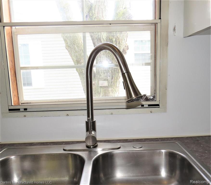 370 Rustic Lane Belleville, MI 48111 - Photo 8 of 29