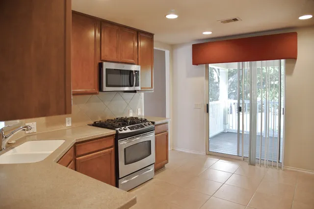 $1,950 | 13600 Breton Ridge Street, Unit 4B, Houston, TX 77070