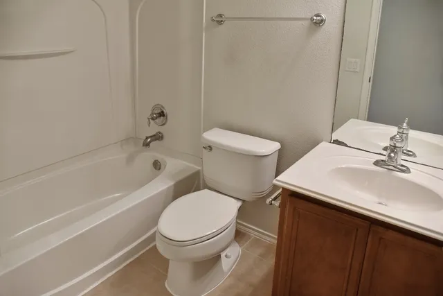 $1,950 | 13600 Breton Ridge Street, Unit 4B, Houston, TX 77070