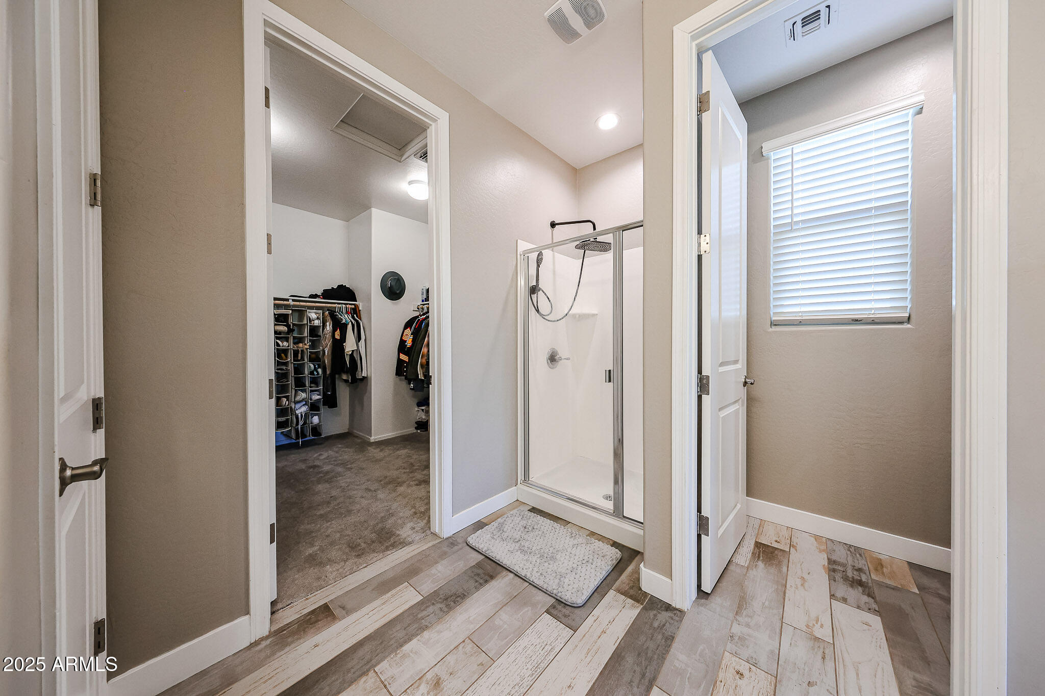 3907 South 75th Drive Phoenix, AZ 85043 - Photo 37 of 49 a view of a hallway with a livingroom and a bathroom