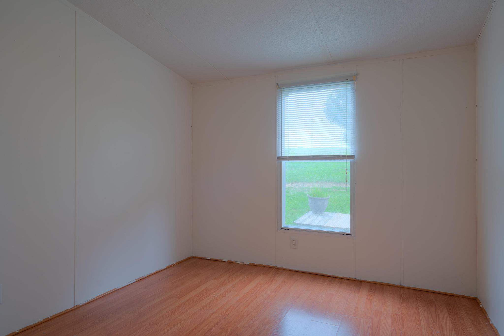 3240 Dallas Freeman Road Hiwassee, VA 24347 - Photo 19 of 42 an empty room with a window