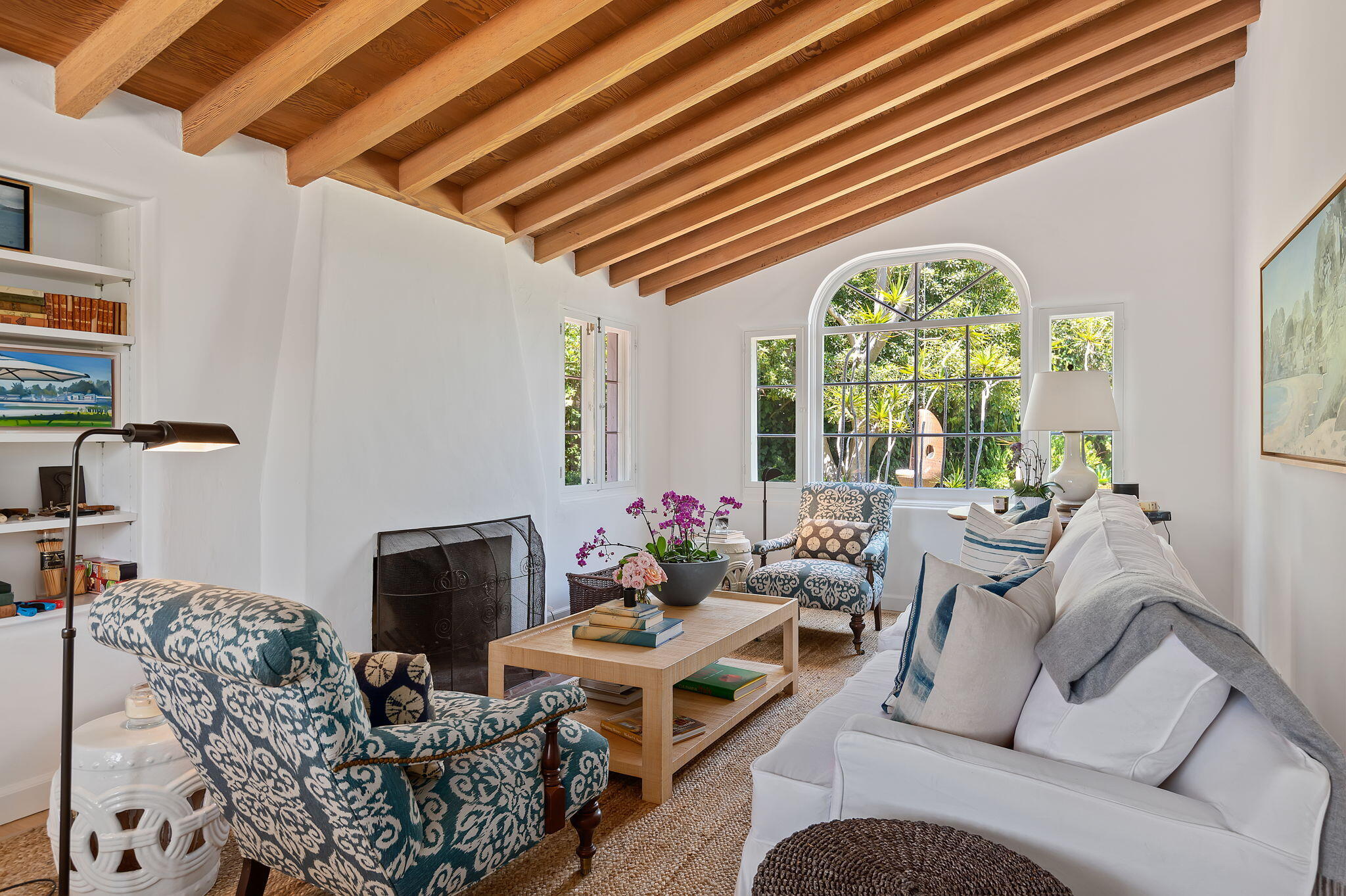 1100 Mesa Road Montecito, CA 93108 - Photo 4 of 20 1 Living Room