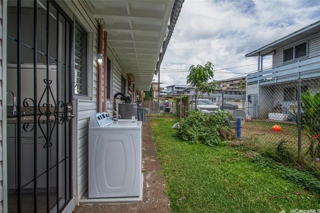 $1,600 | 98-087 Lokowai Place, Unit 2, Aiea, HI 96701
