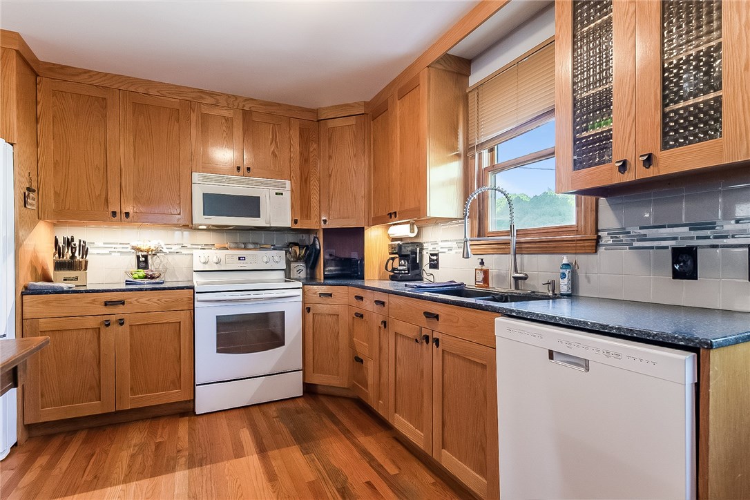 72 Tupelo Road South Kingstown, RI 02879 - Photo 3 of 24 Gallery Image 3