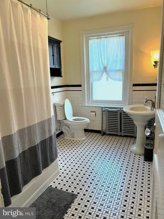 $2,100 | 111 Chestnut Avenue, Narberth, PA 19072