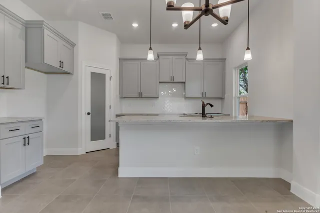 $2,550 | 600 Park Circle, Hondo, TX 78861