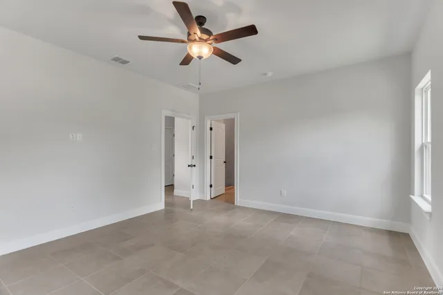 $2,550 | 600 Park Circle, Hondo, TX 78861