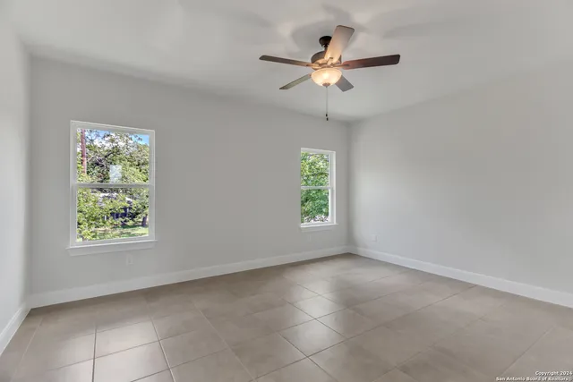 $2,550 | 600 Park Circle, Hondo, TX 78861