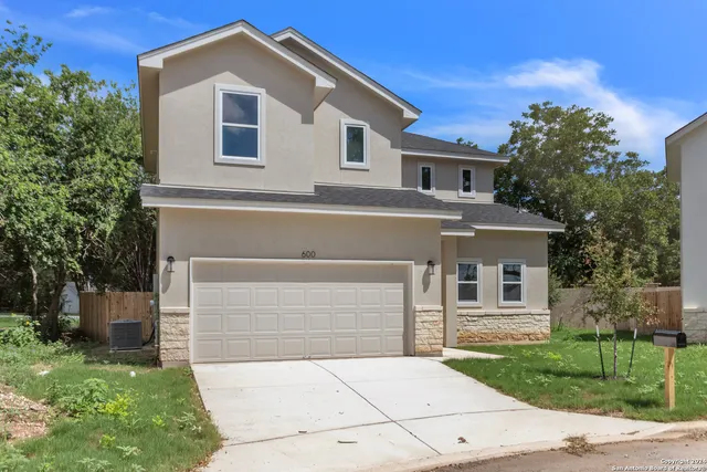 $2,550 | 600 Park Circle, Hondo, TX 78861