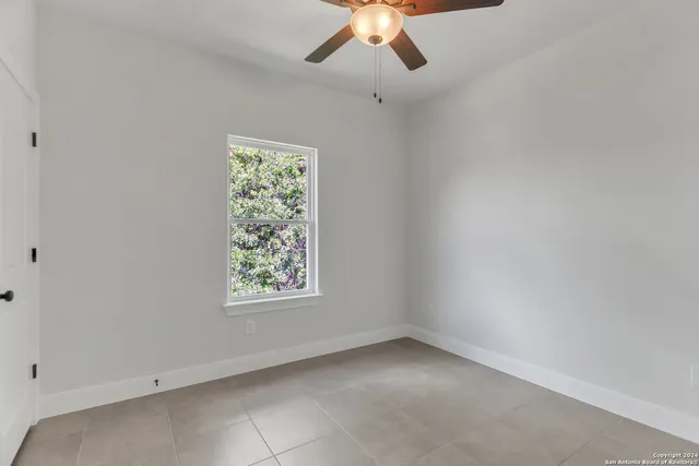 $2,550 | 600 Park Circle, Hondo, TX 78861