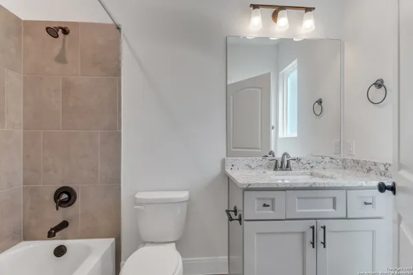 $2,600 | 600 Park Circle, Hondo, TX 78861