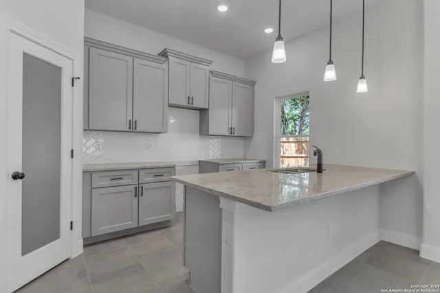 $2,550 | 600 Park Circle, Hondo, TX 78861