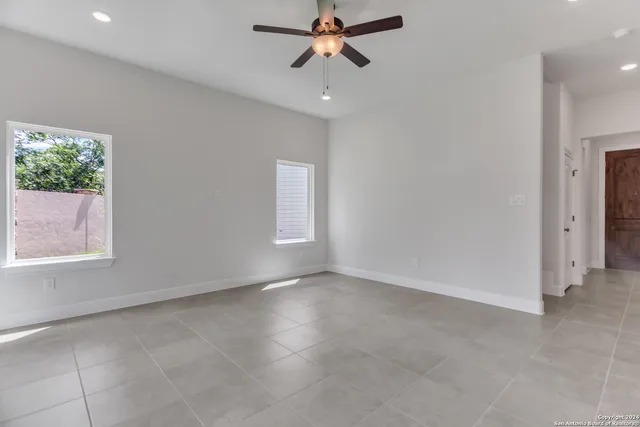 $2,550 | 600 Park Circle, Hondo, TX 78861