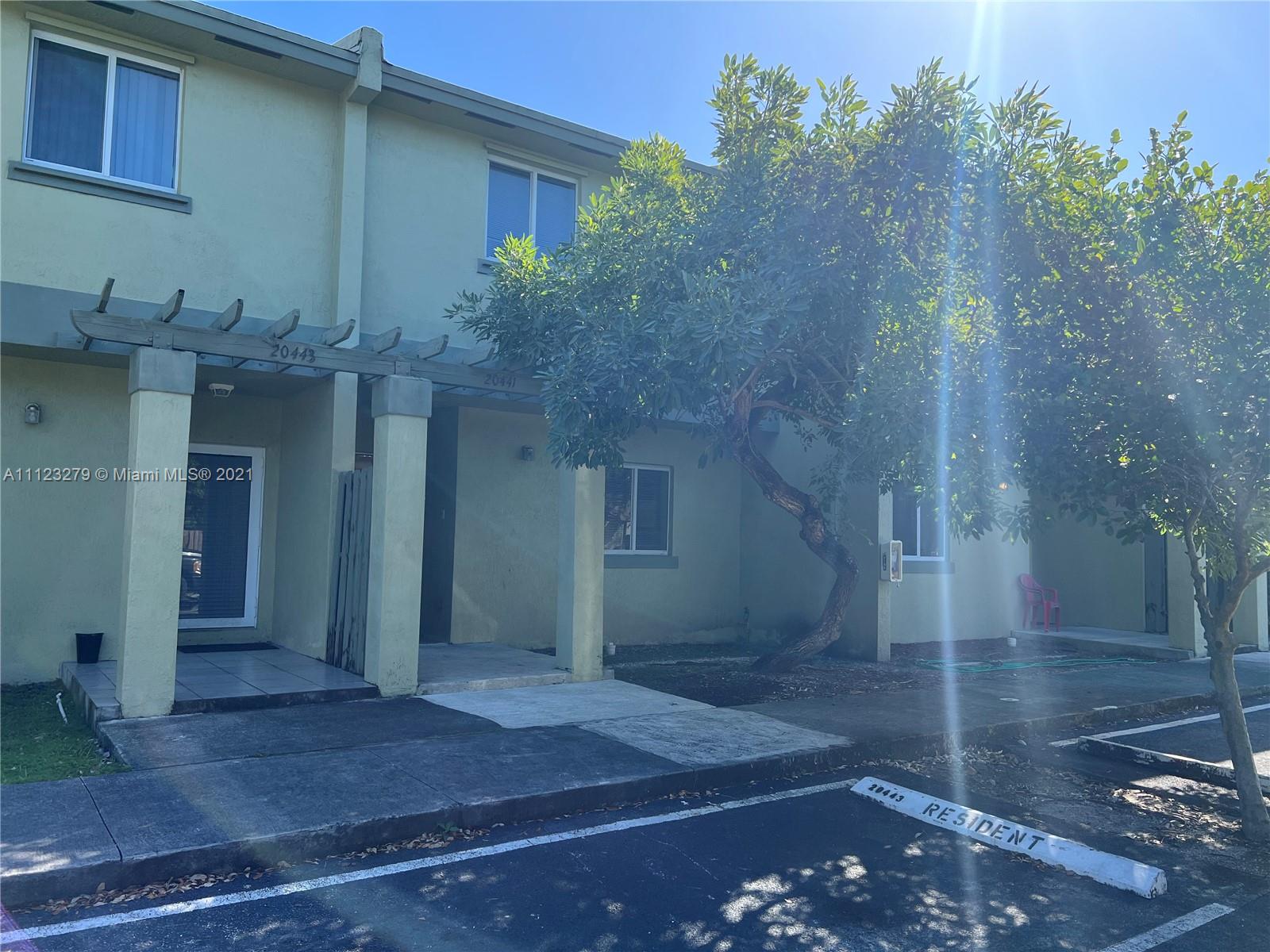 20441 Northwest 15th Avenue, Unit 8 Miami Gardens, FL 33169 - Photo 2 of 30 a backyard of a house