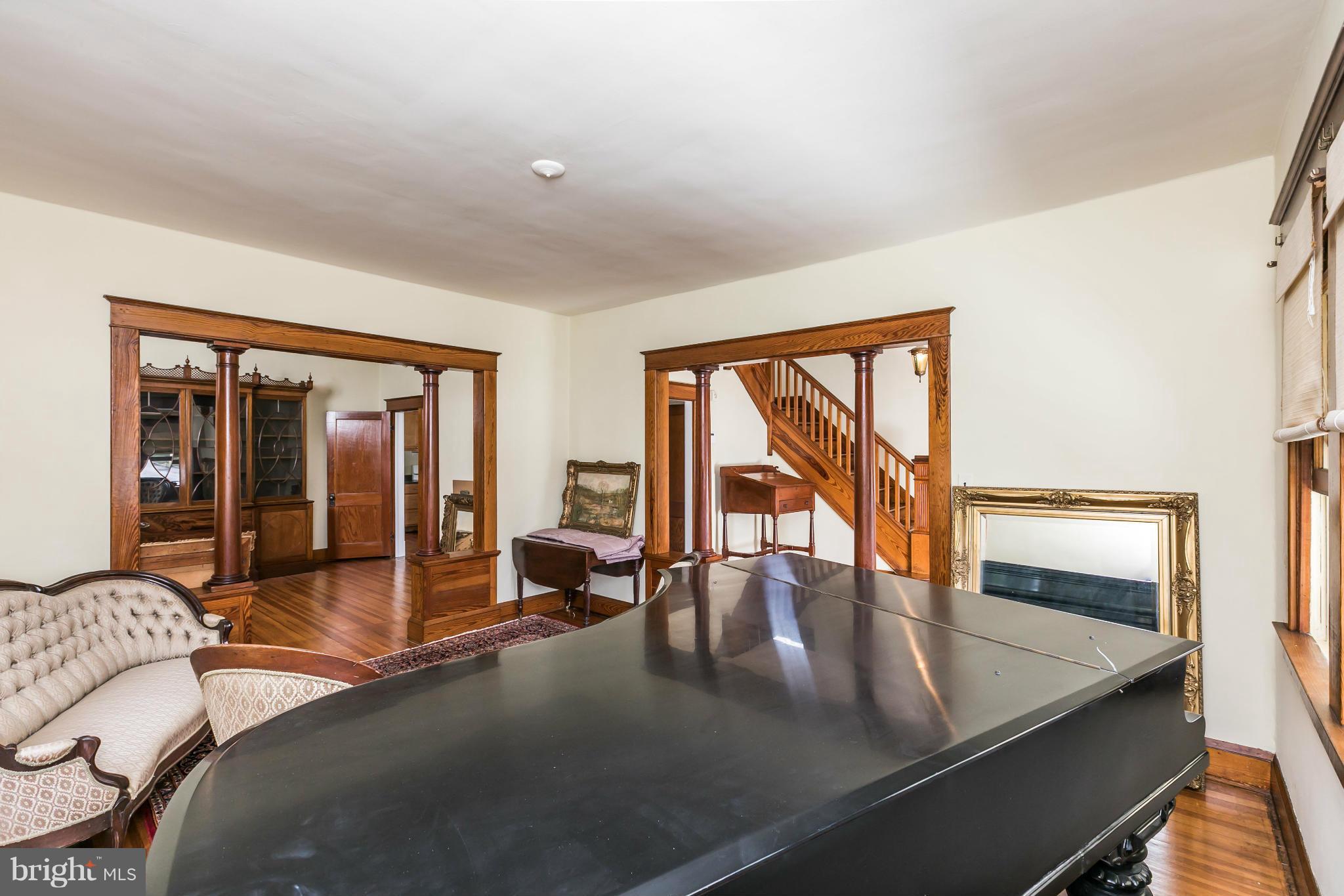 5010 Morello Road Baltimore, MD 21214 - Photo 8 of 29 Living Room