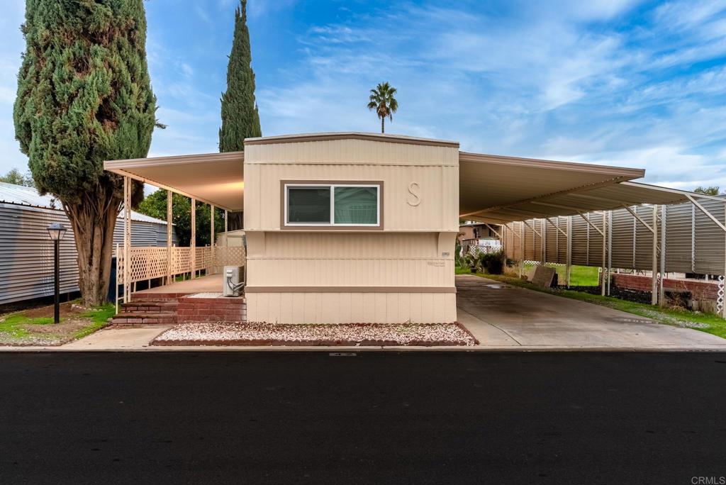 a view of a house with a backyard