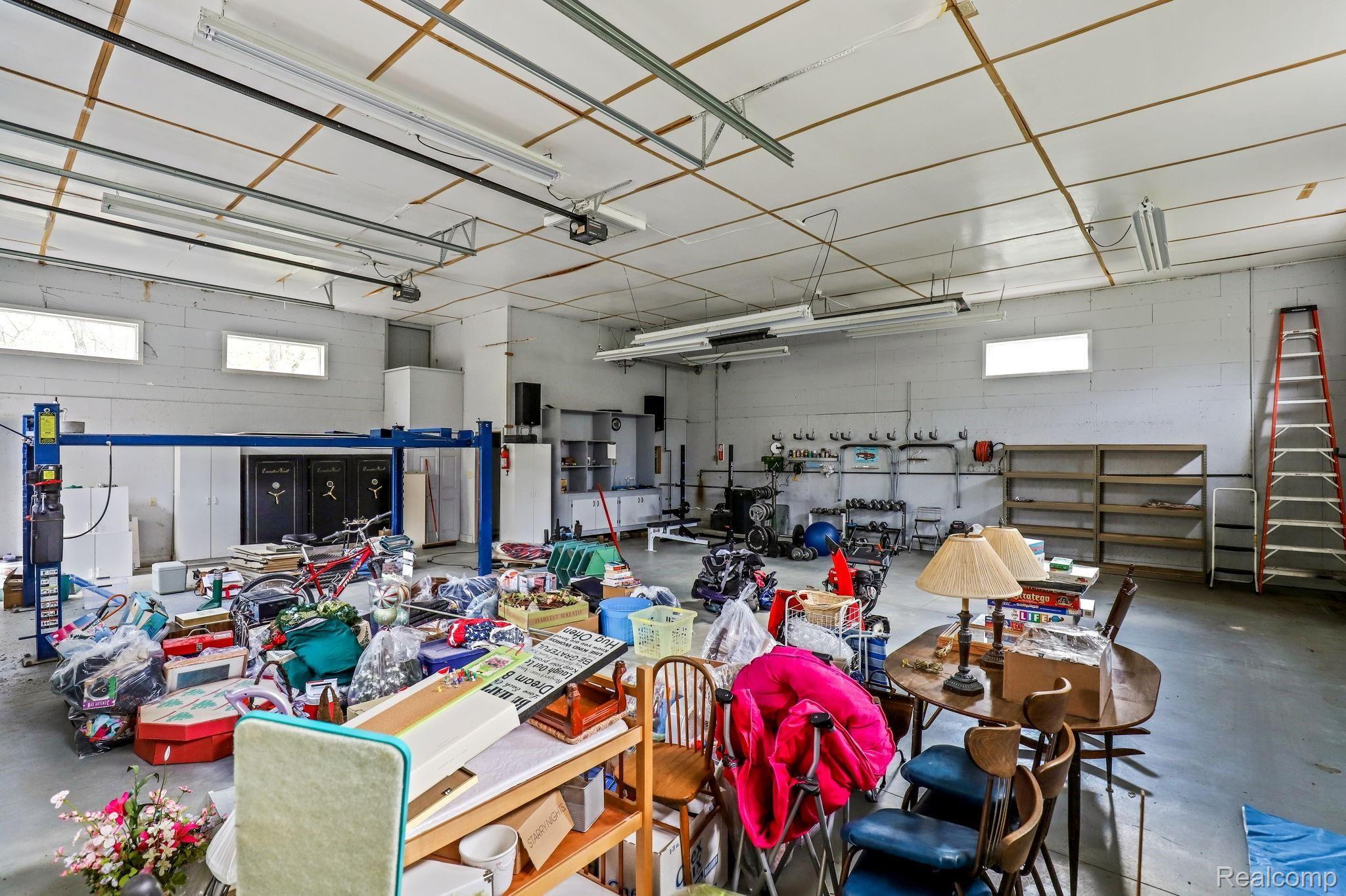 5850 Lost Lane Rochester, MI 48306 - Photo 8 of 66 6.jpg