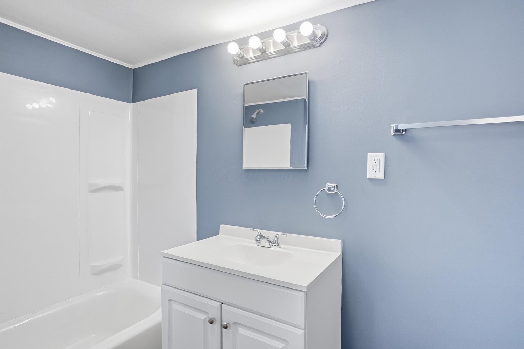 544 Cedarwood Road Columbus, OH 43207 - Photo 15 of 64 Main - Bathroom