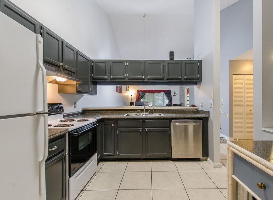 418 Buttonwood Place Boca Raton, FL 33431 - Photo 4 of 19 20190503201140778746000000-o