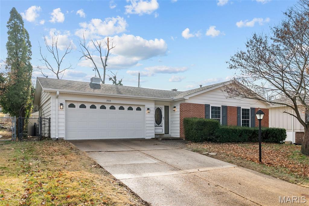 2668 Midland Ridge Drive St. Louis, MO 63114 - Photo 3 of 62