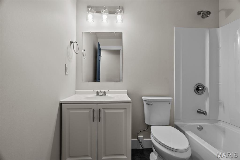 2668 Midland Ridge Drive St. Louis, MO 63114 - Photo 46 of 62