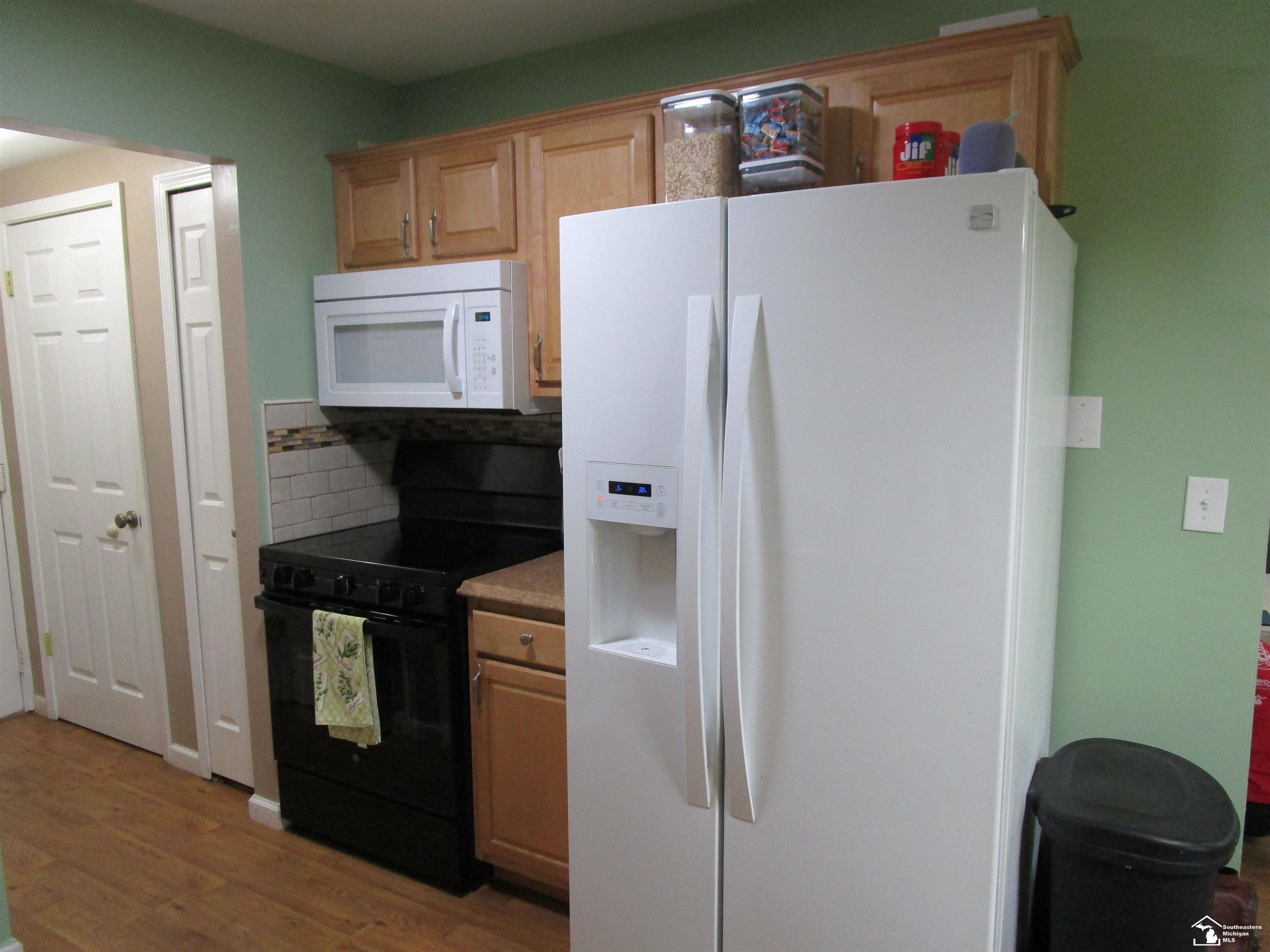 42482 Saratoga Road Canton, MI 48187 - Photo 10 of 30 Kitchen