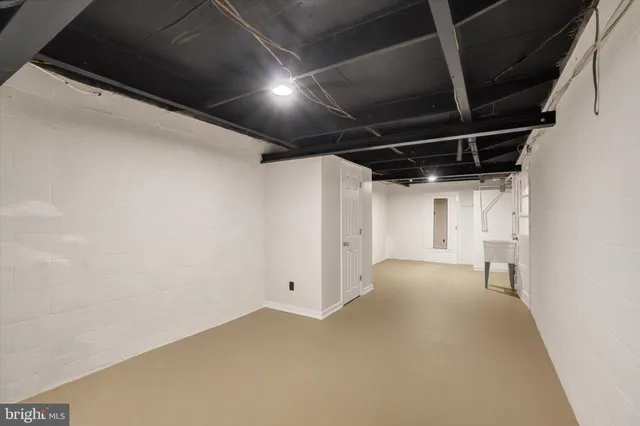 a view of utility room