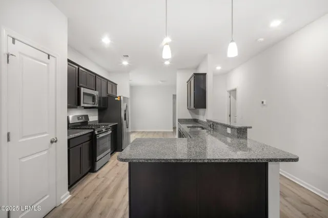 $425,000 | 98 Great Bend Drive, Beaufort, SC 29906