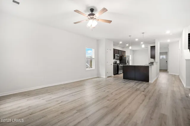 $425,000 | 98 Great Bend Drive, Beaufort, SC 29906