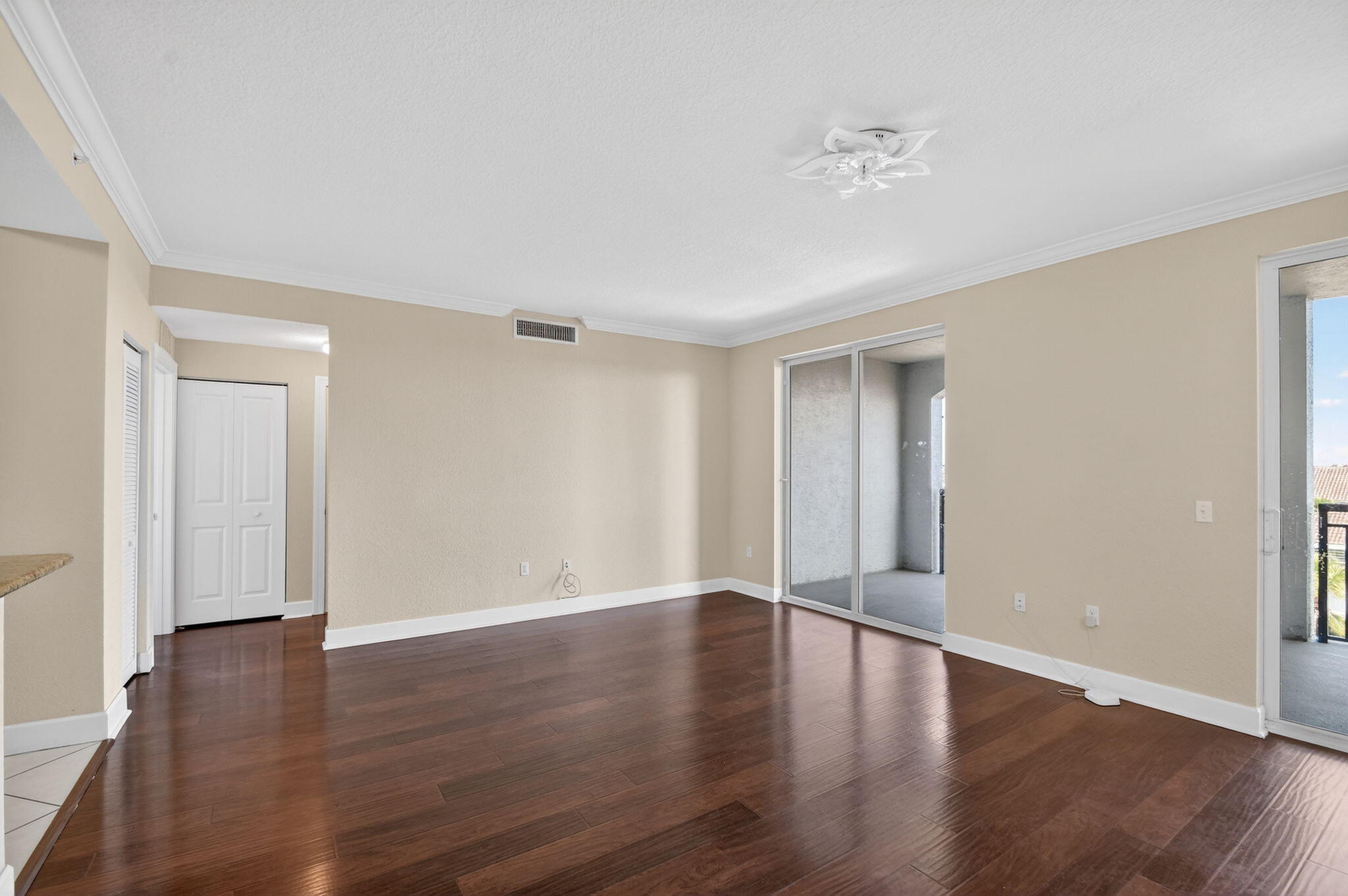 1660 Renaissance Commons Boulevard, Unit 2517 Boynton Beach, FL 33426 - Photo 7 of 93 6-web-or-mls-DSC_6979
