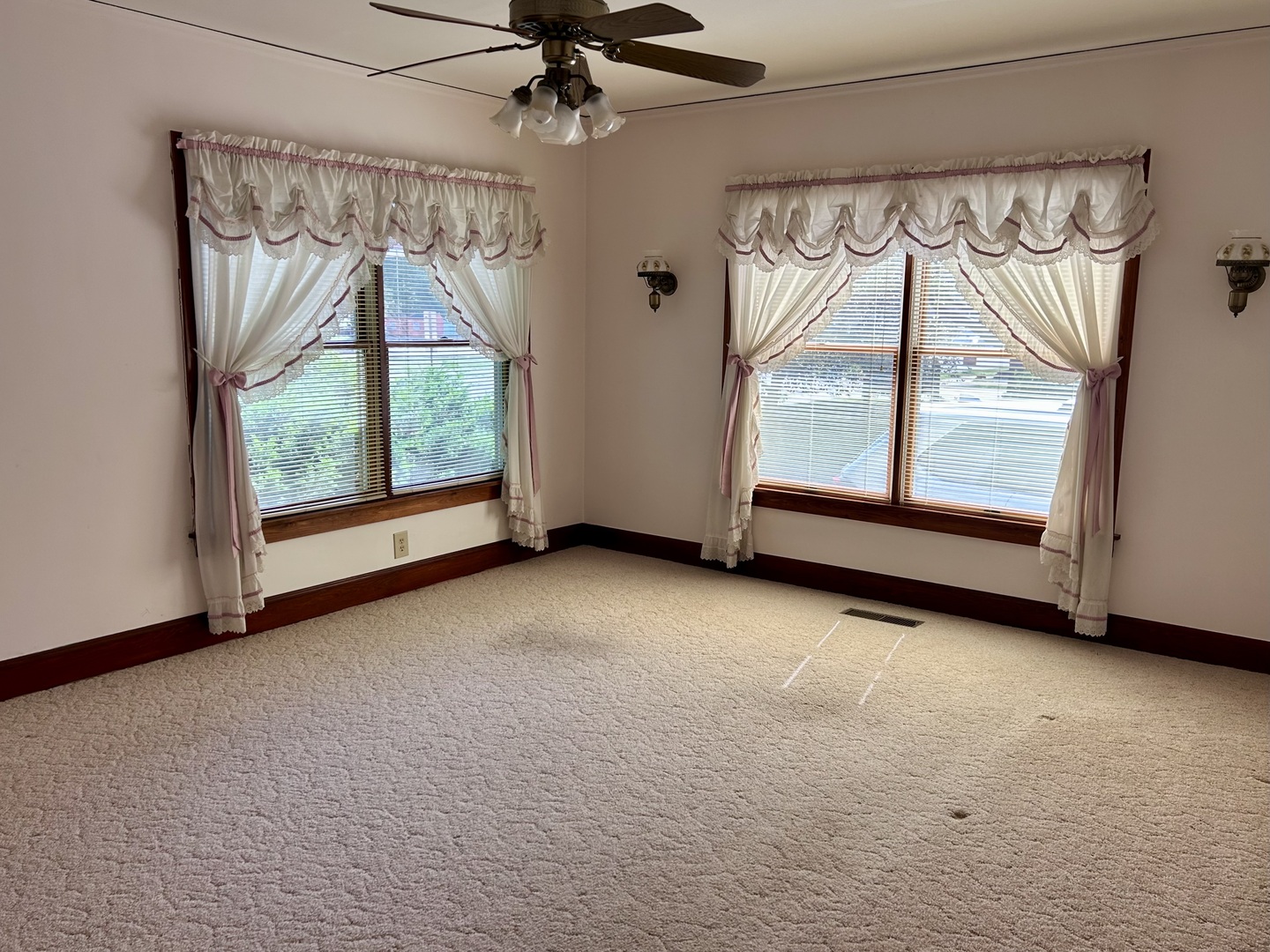 425 West Peru Street Princeton, IL 61356 - Photo 2 of 17