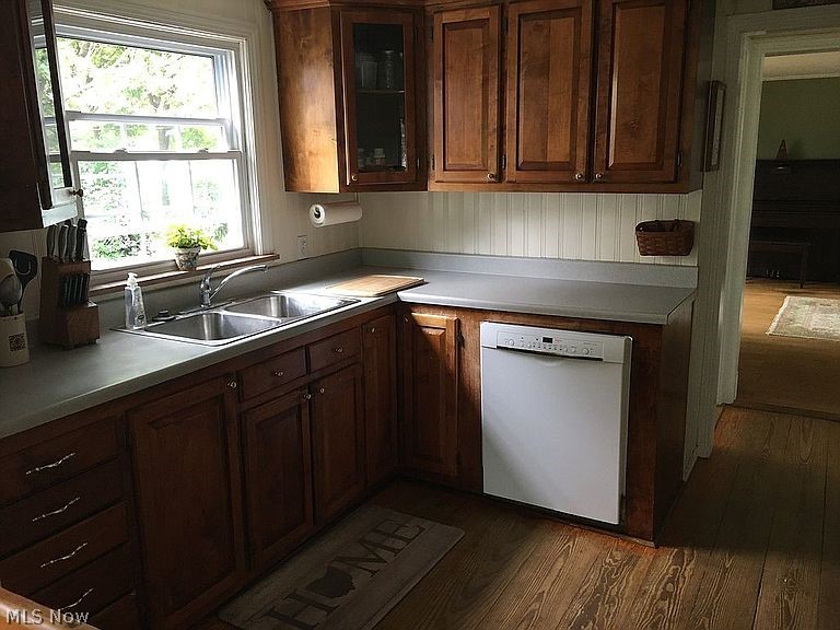 2575 Laurelhurst Road Cleveland, OH 44118 - Photo 7 of 17 Gallery Image 7