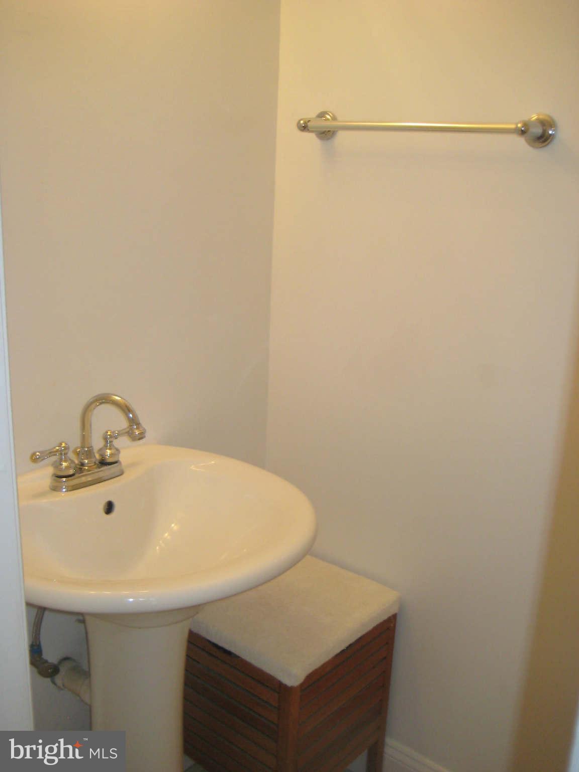 914 3rd Street Northeast Washington, DC 20002 - Photo 11 of 30 Bath
