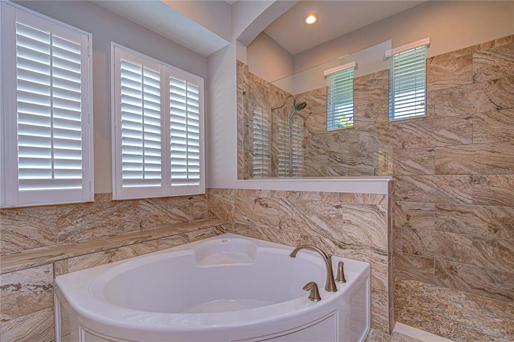 6005 Sparrowhead Way Lithia, FL 33547 - Photo 18 of 39