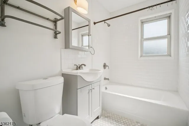 $2,550 | 862 Dewey Street, Union, NJ 07083