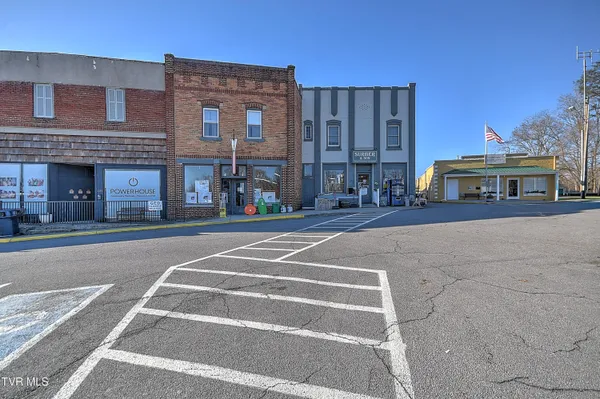 $525,000 | 208 Town Square Street, Glade Spring, VA 24340