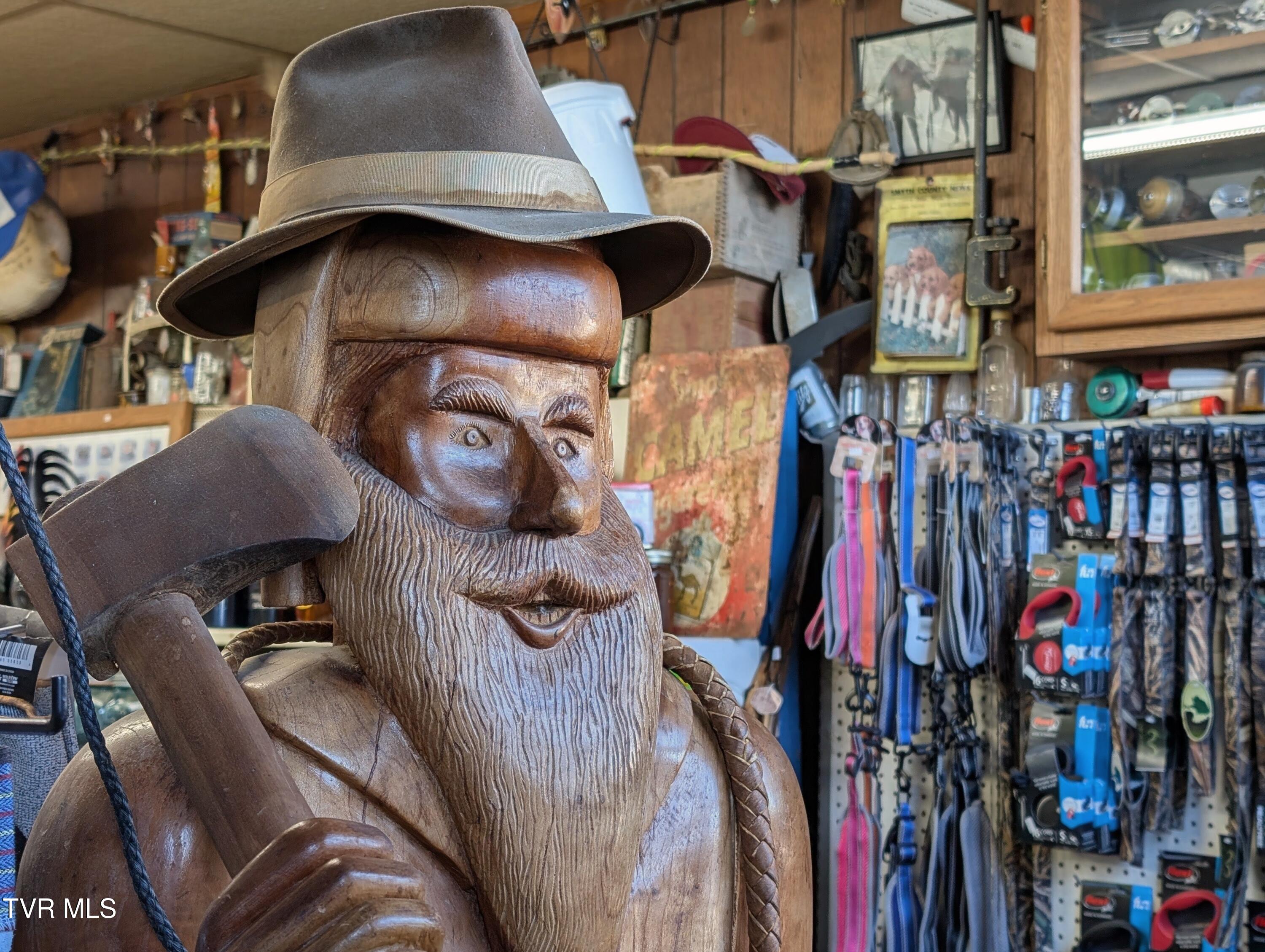 208 Town Square Street Glade Spring, VA 24340 - Photo 14 of 40 PXL_20260112_162347535~2 (1)